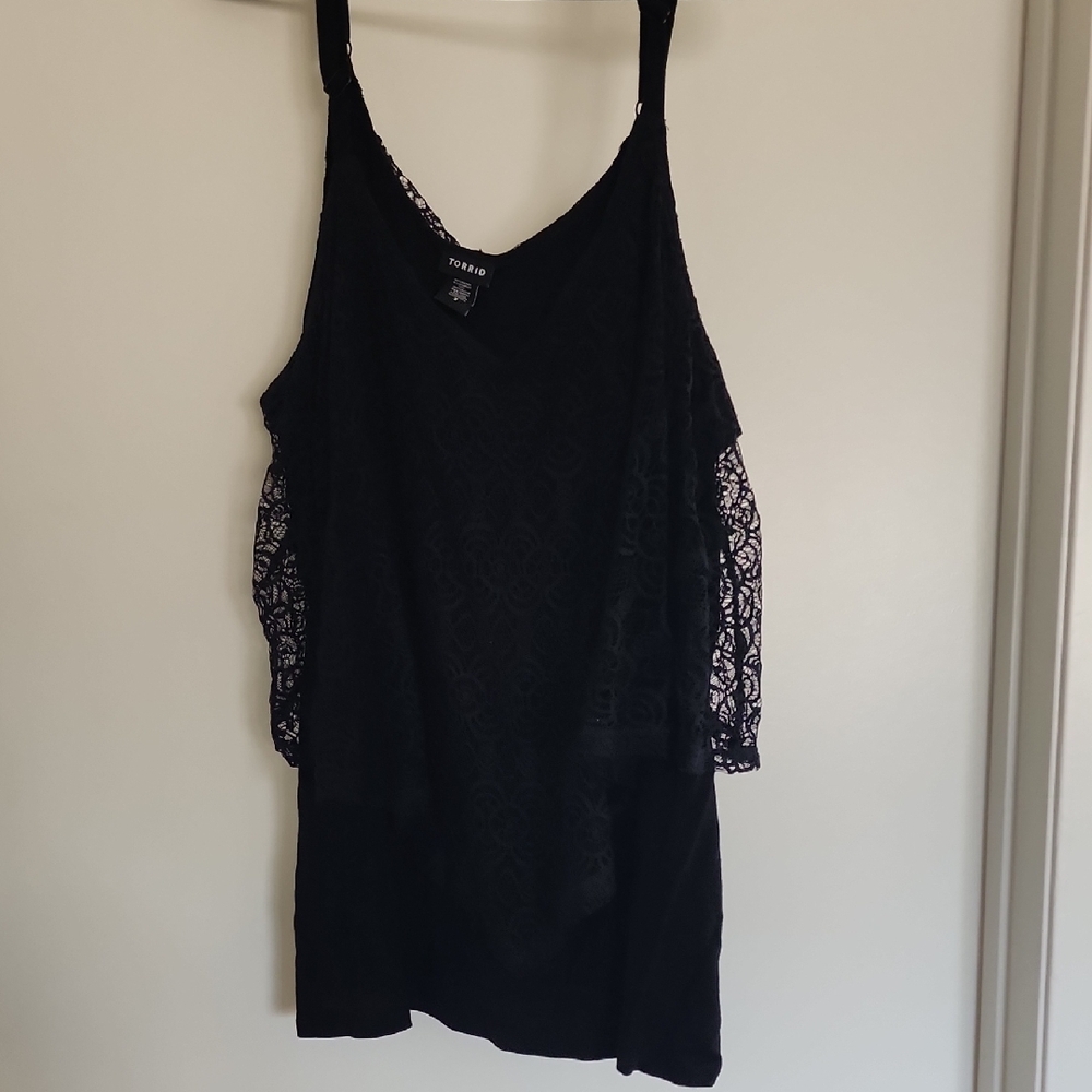 Black Lace Hi-Lo Top (PLUS SIZE)